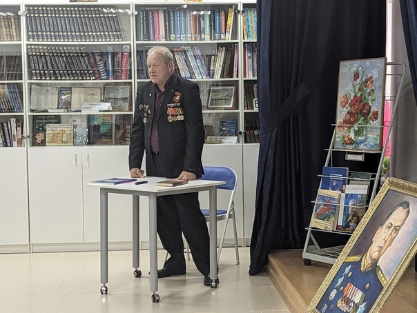 В Хвалынской детской библиотеке для учащихся 8 классов школы 2 прошла творческая встреча с хвалынским художником Вячеславом Михайловичем Устиновым