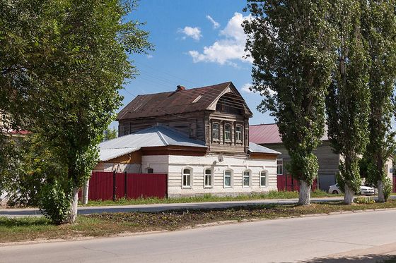 Саратовского учителя на фронт проводили всей школой