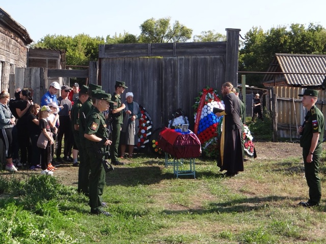 Хвалынский район простился с участником специальной военной операции Александром Хабаровым